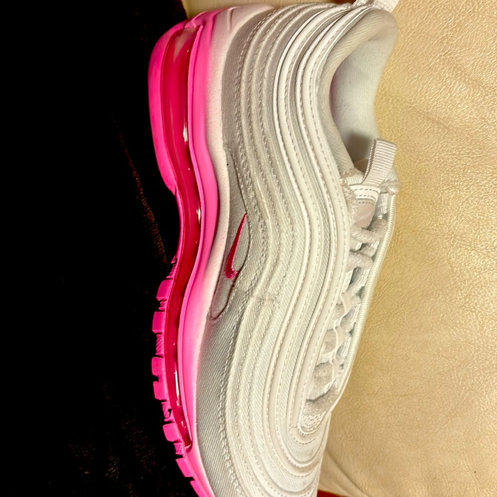 5.5 airmax Nike pink and white
